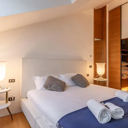Apartment Montenapoleone Luxury Penthouse *